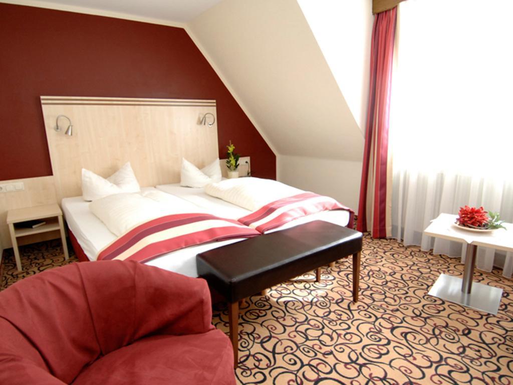 Land-Gut Hotel Zum Loewen Garni Marktheidenfeld Quarto foto