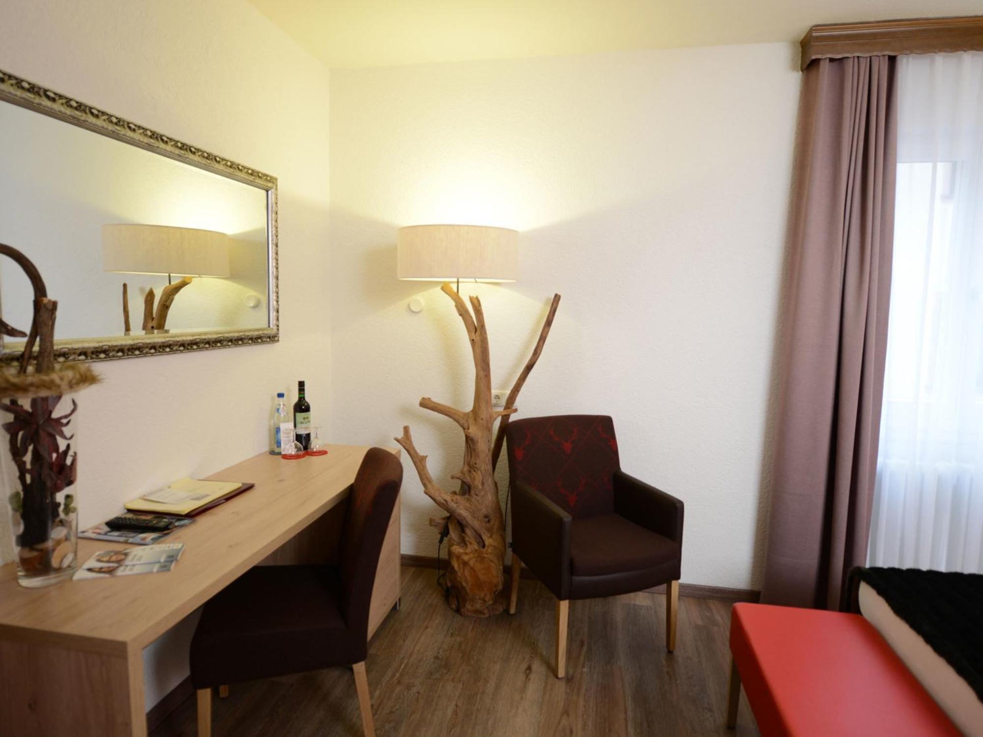 Land-Gut Hotel Zum Loewen Garni Marktheidenfeld Quarto foto